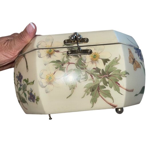 Margaret Dike Vintage Octagonal Box Cream Purse Garden Theme Signed - Picture 6 of 15